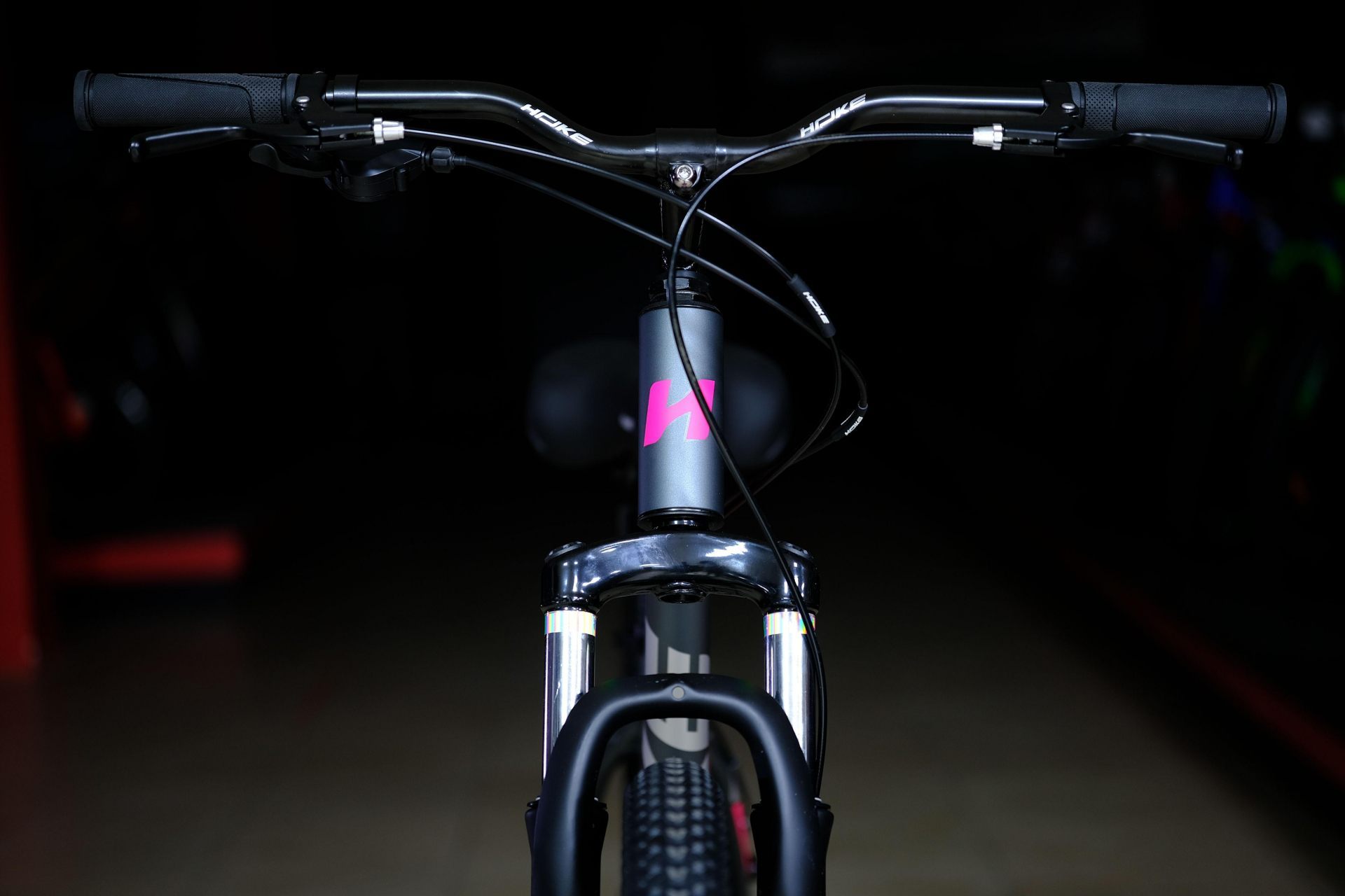 Вилка амортизационная пружинная 80 mm  HOKE Jade 100 MD матовый серый-розовый 15