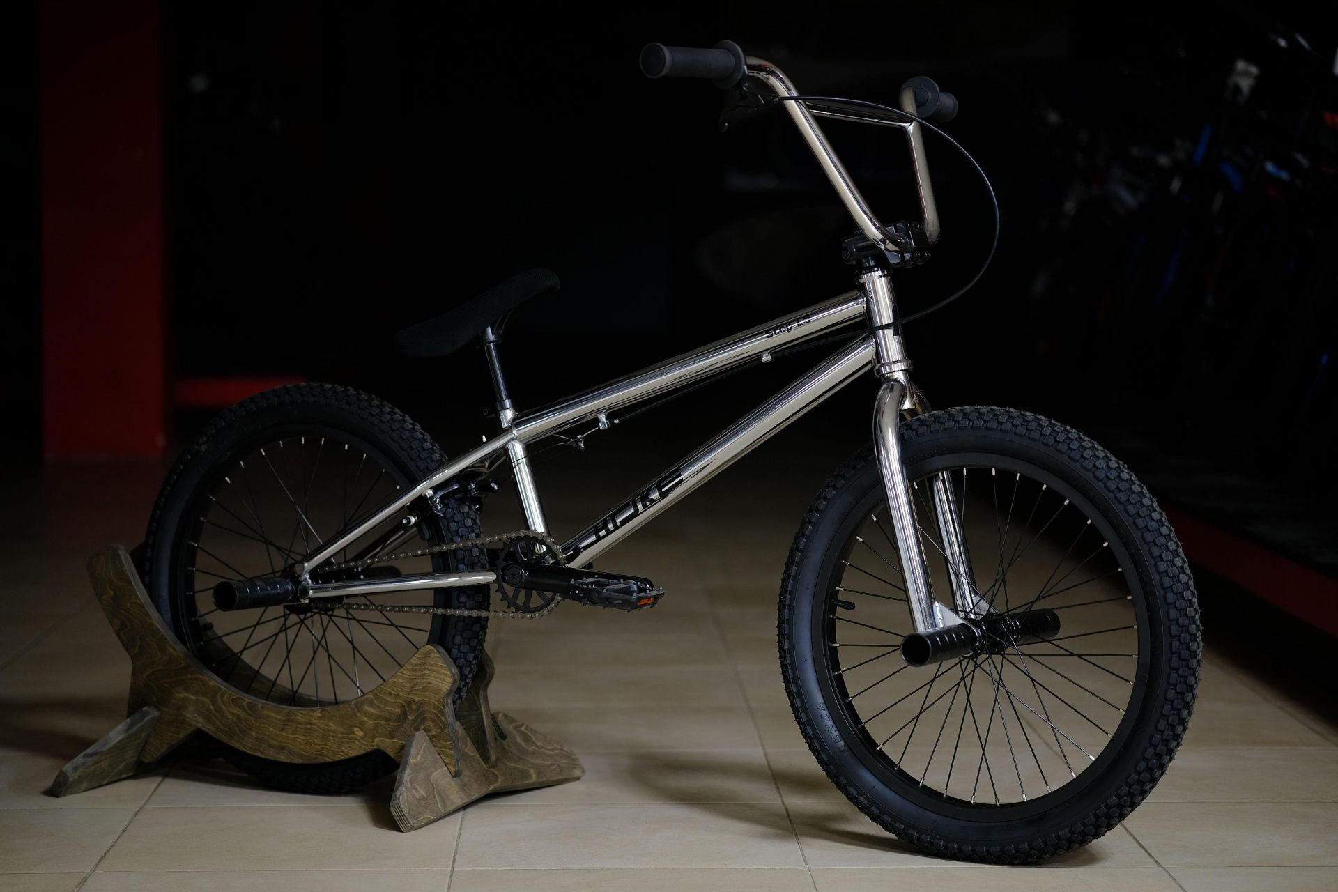 Велосипед HOKE BMX Step L5 глянцевый серебристый Стальная рама, Тормоза U-Brake задний  V-Brake передний, втулки на промподшипниках