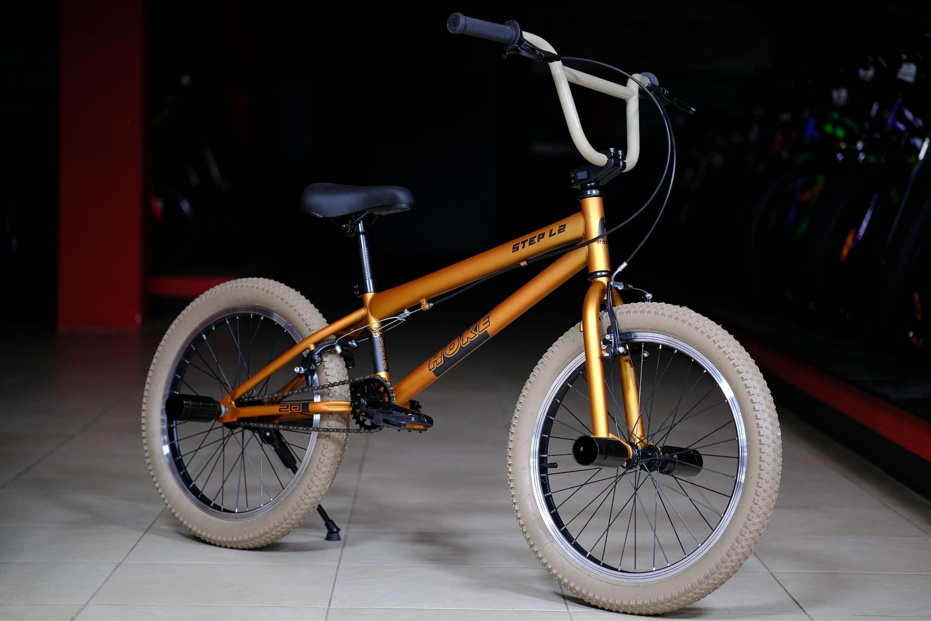 Велосипед HOKE BMX Step L2 матовый золотой Стальная рама, Тормоза U-Brake задний  V-Brake передний, втулки на промподшипниках