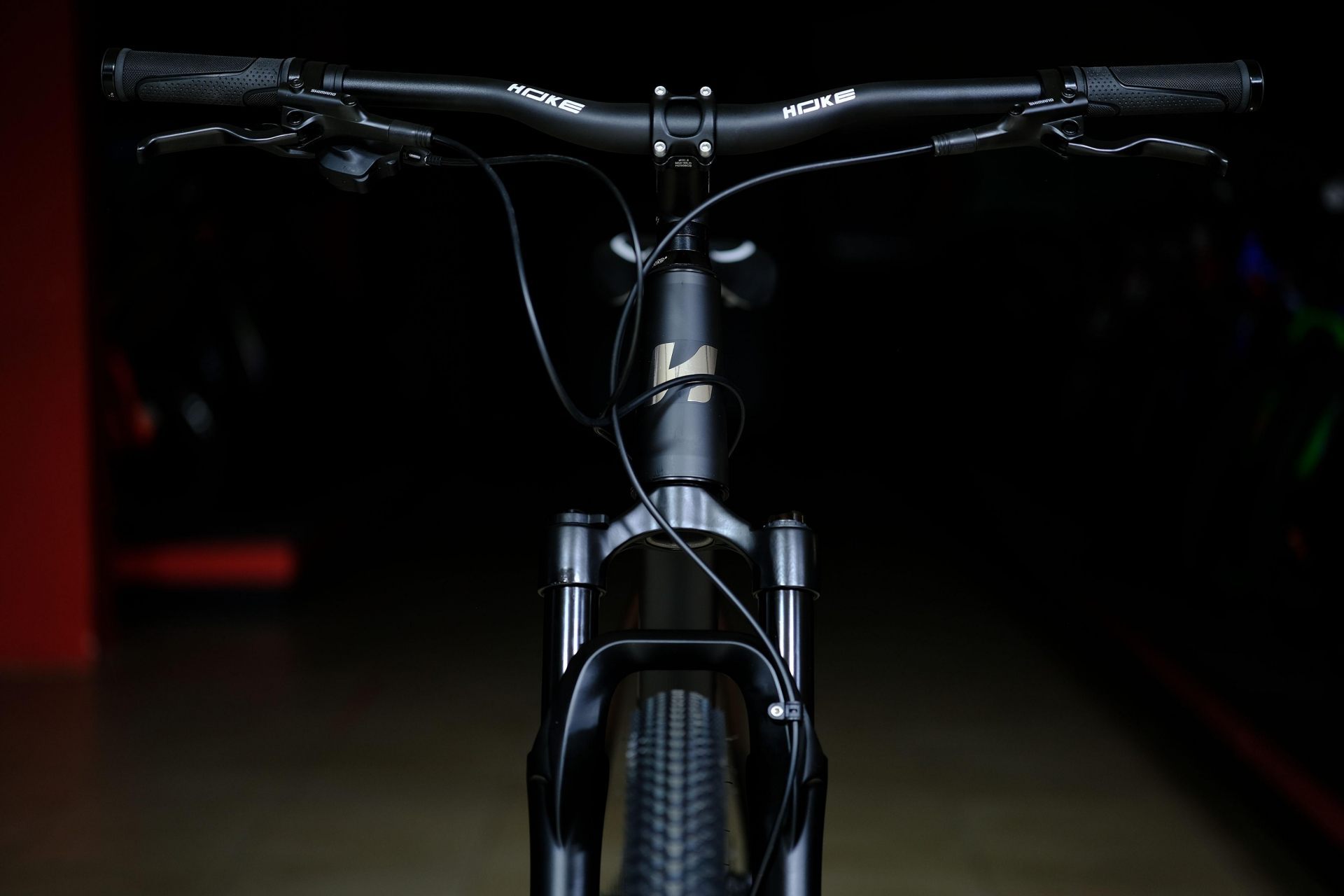 Вилка амортизационная Boost GTMRK 368 TA HLO под ось 15mm HOKE 9 Way 29 HD матовый чёрный 21