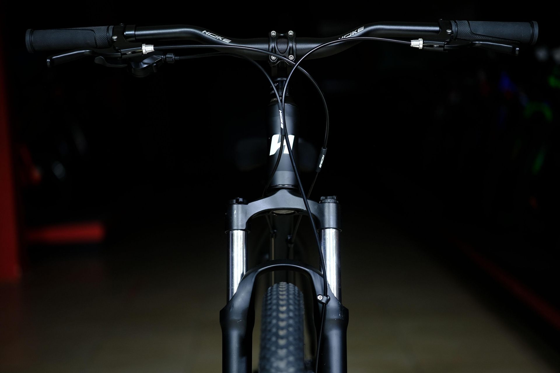 Вилка GTMRK алюминиевая литая пружинно-эластомерная  HOKE 3 Way 29 MD матовый чёрный-белый 21